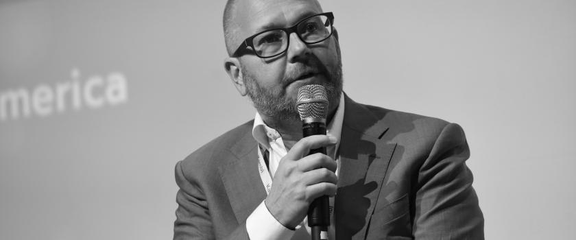 Photo of Kristian Nylén speaking into a microphone at a US conference.